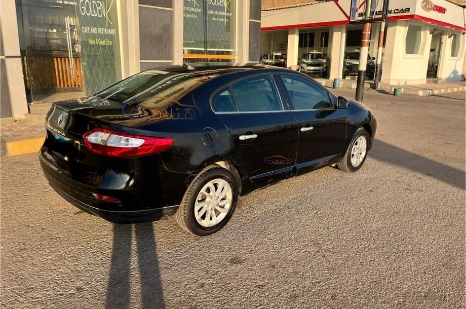 Fluence Renault أسود