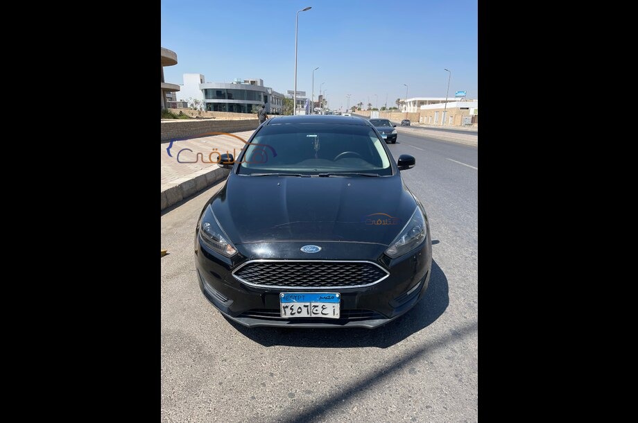 Focus Ford أسود