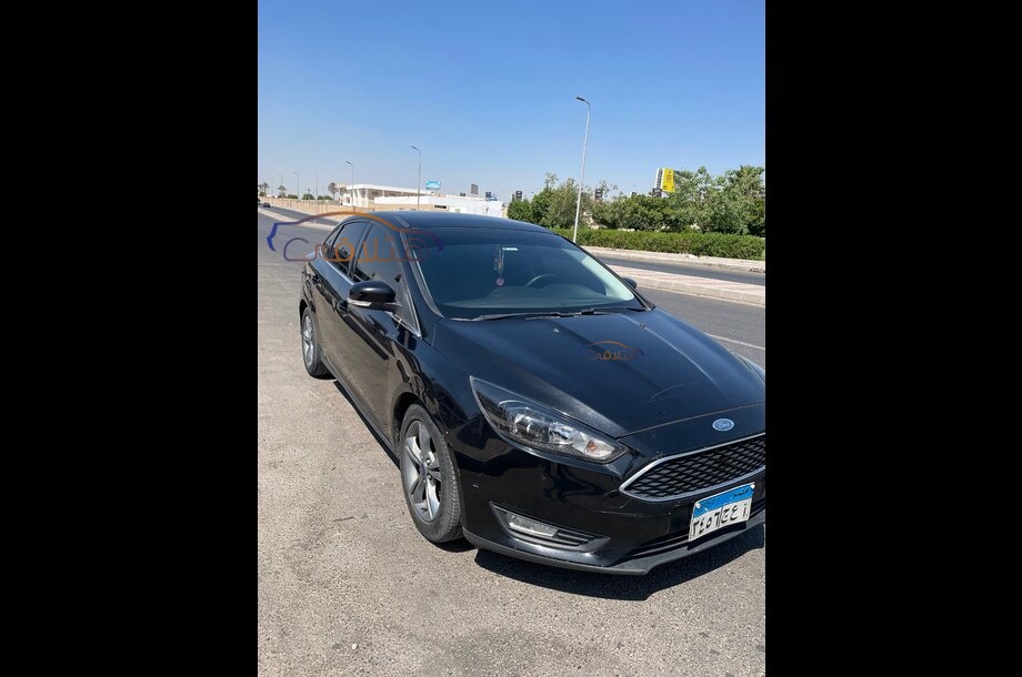 Focus Ford أسود