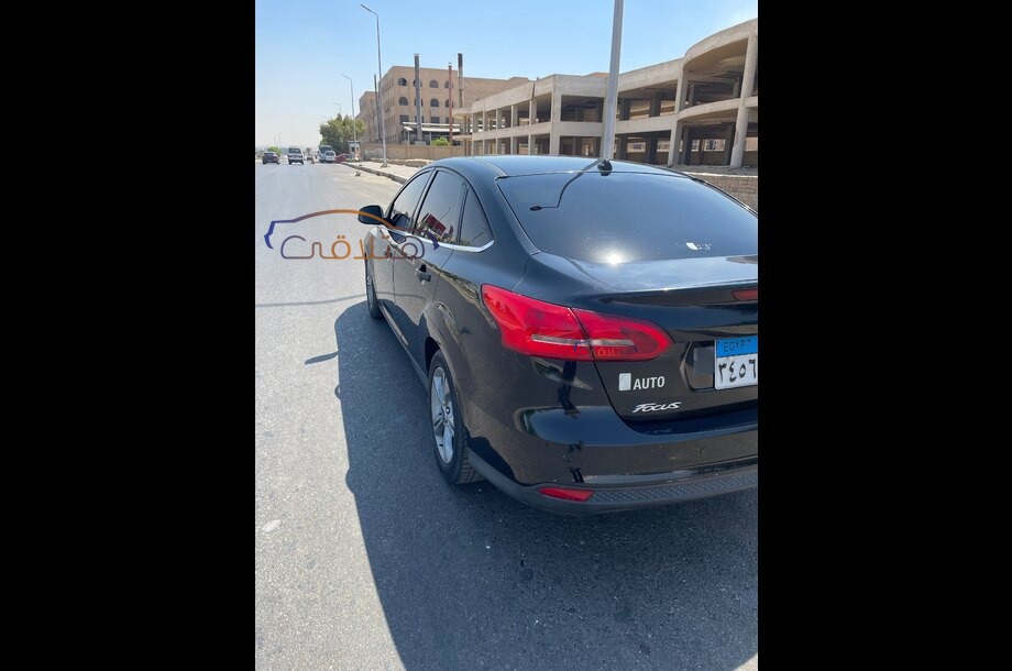 Focus Ford أسود