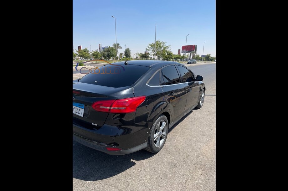 Focus Ford أسود
