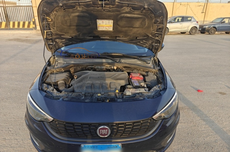 Tipo Fiat الأزرق الداكن