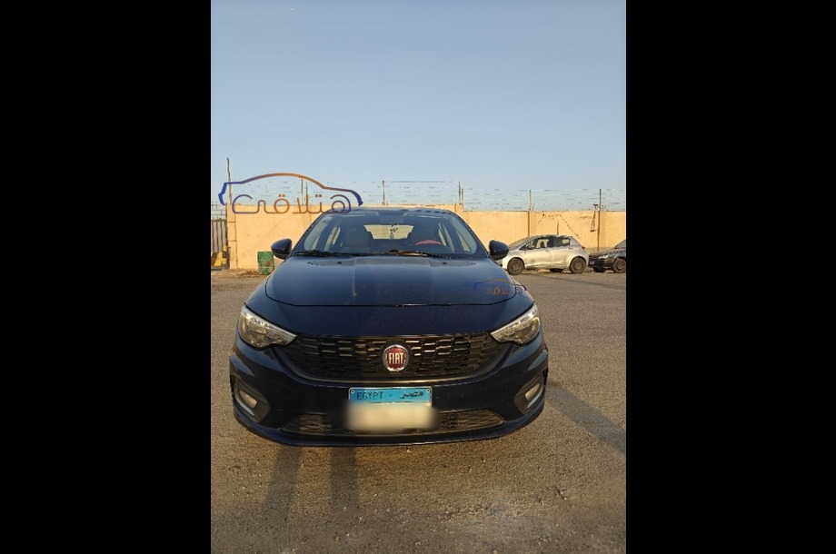 Tipo Fiat الأزرق الداكن