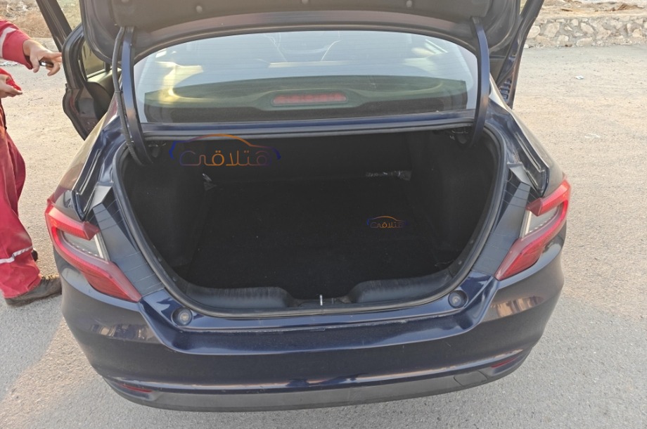Tipo Fiat الأزرق الداكن