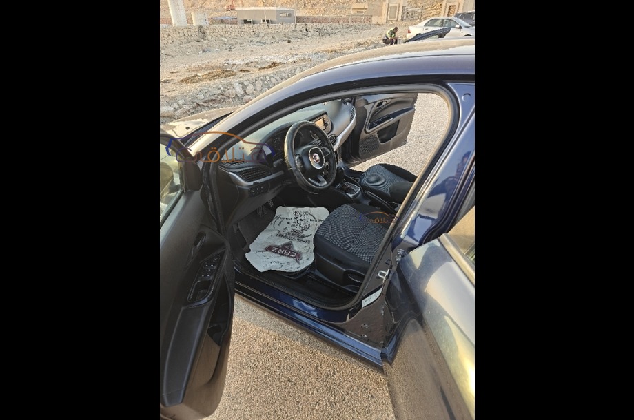 Tipo Fiat الأزرق الداكن