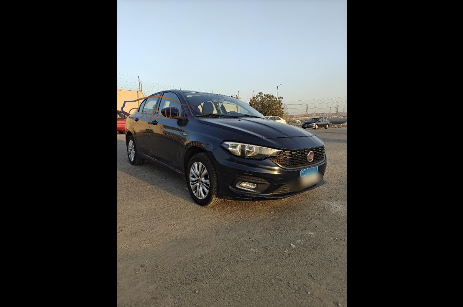 Tipo Fiat الأزرق الداكن