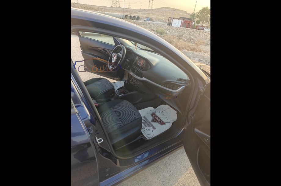 Tipo Fiat الأزرق الداكن