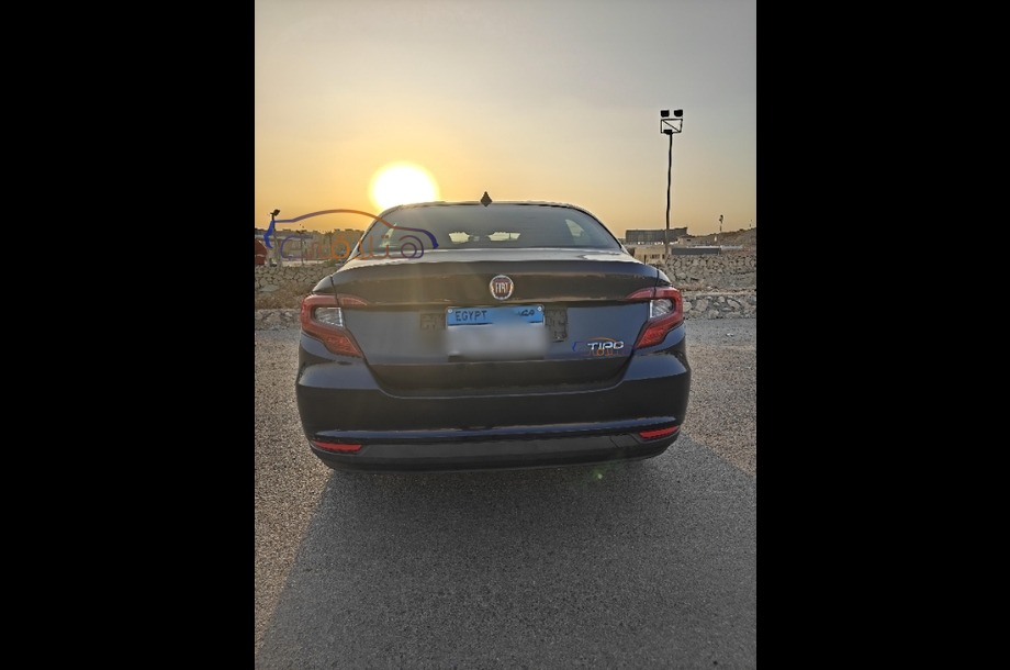 Tipo Fiat الأزرق الداكن