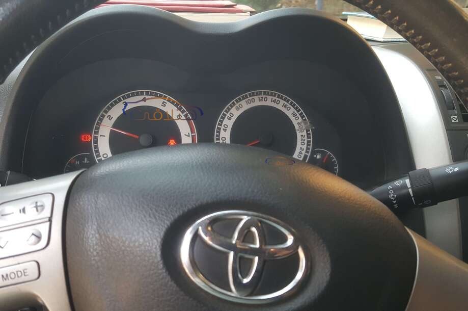 Corolla Toyota فضي