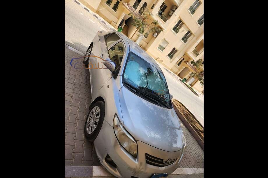 Corolla Toyota فضي