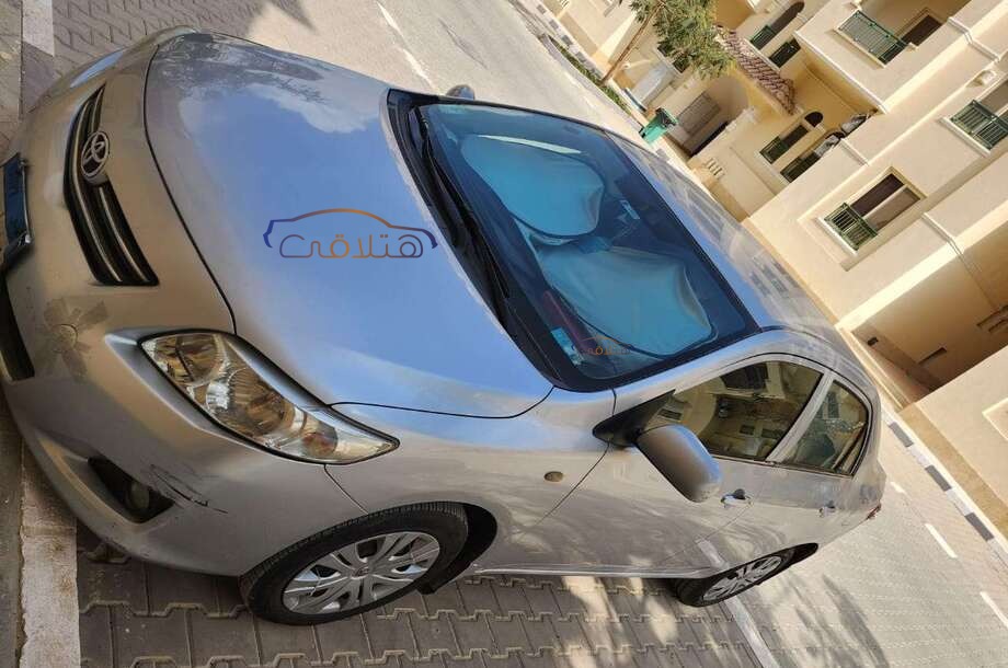 Corolla Toyota فضي