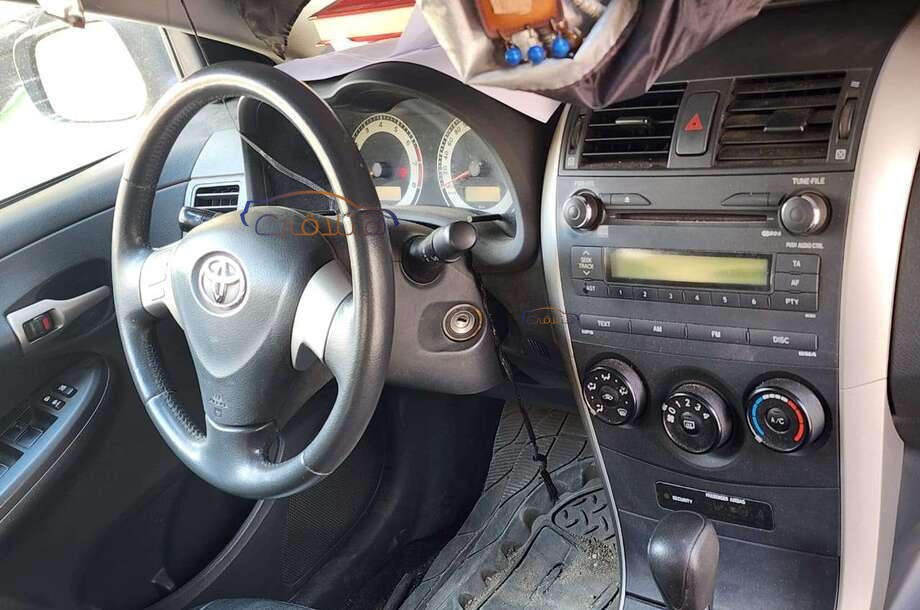 Corolla Toyota فضي