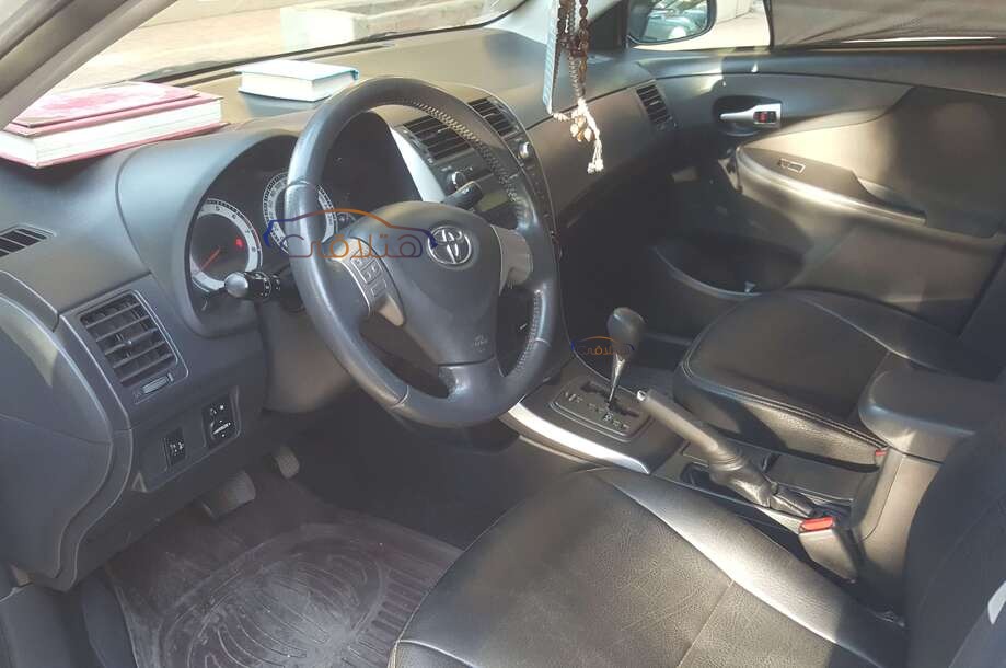 Corolla Toyota فضي