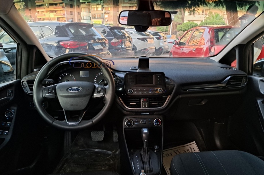 Fiesta Ford أسود