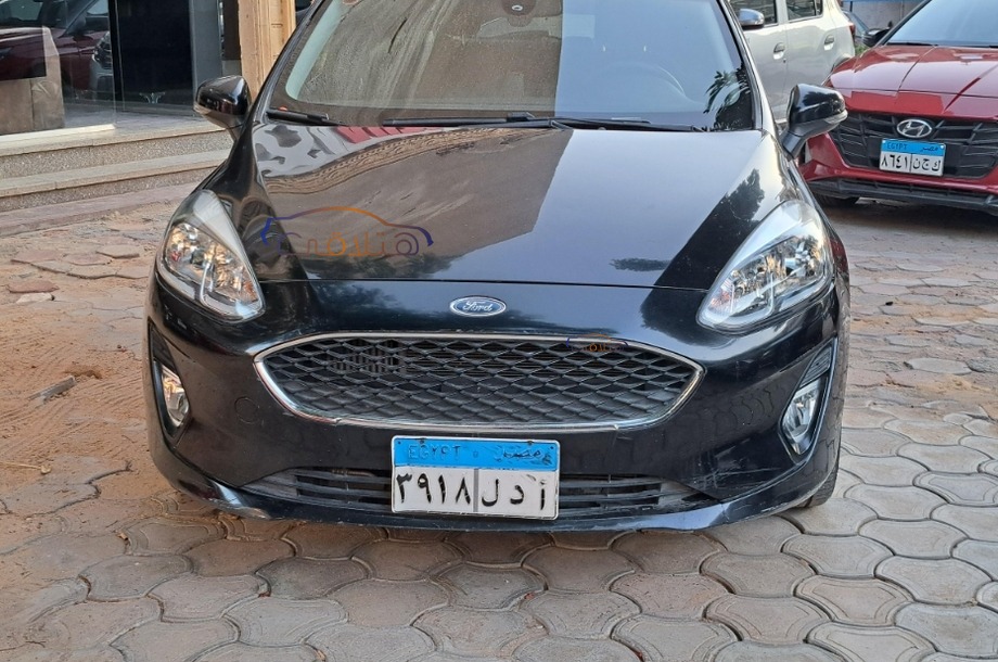 Fiesta Ford أسود