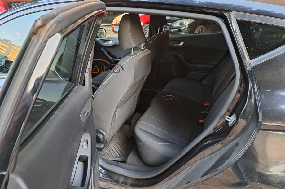 Fiesta Ford أسود