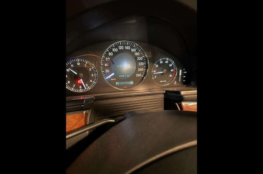 E 320 Mercedes Silver