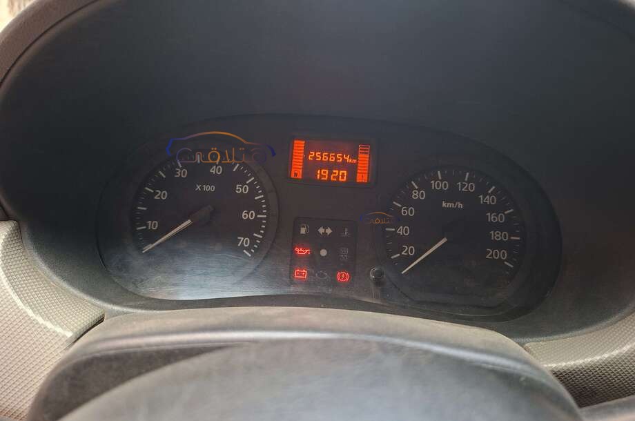 Logan Renault احمر