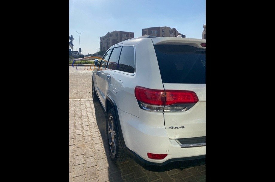 Grand Cherokee Jeep White