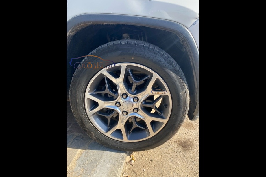 Grand Cherokee Jeep White