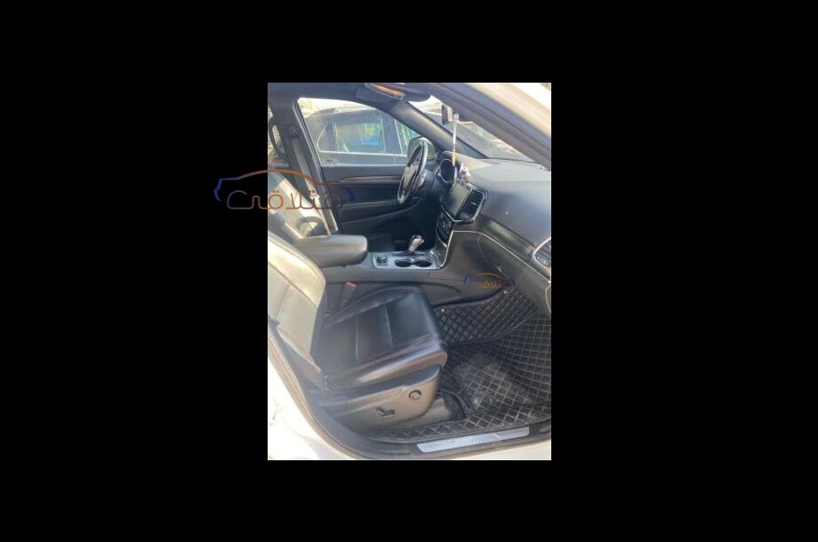 Grand Cherokee Jeep White