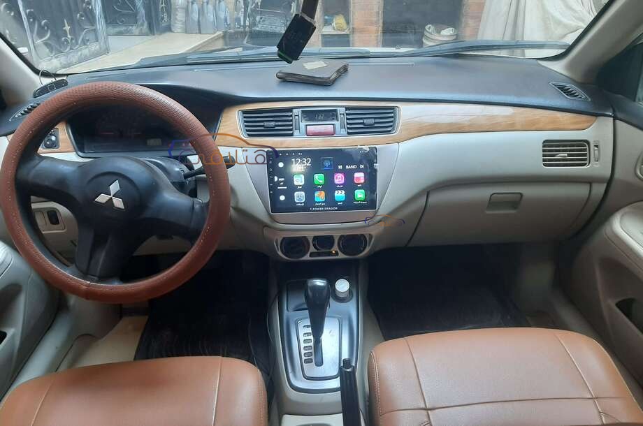 Lancer Puma Mitsubishi أبيض