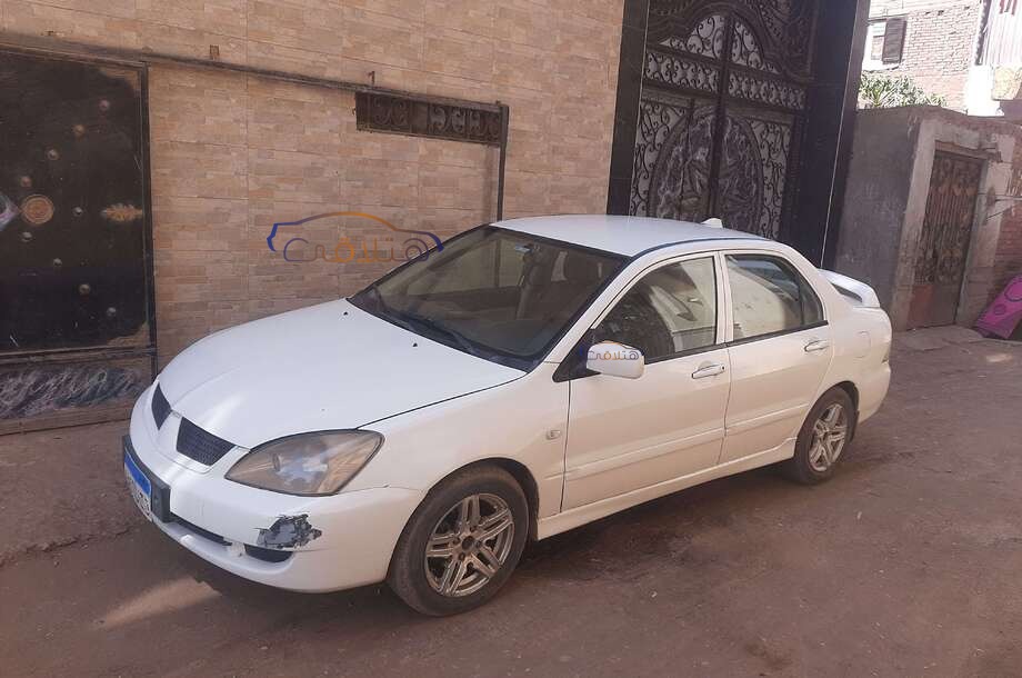 Lancer Puma Mitsubishi أبيض