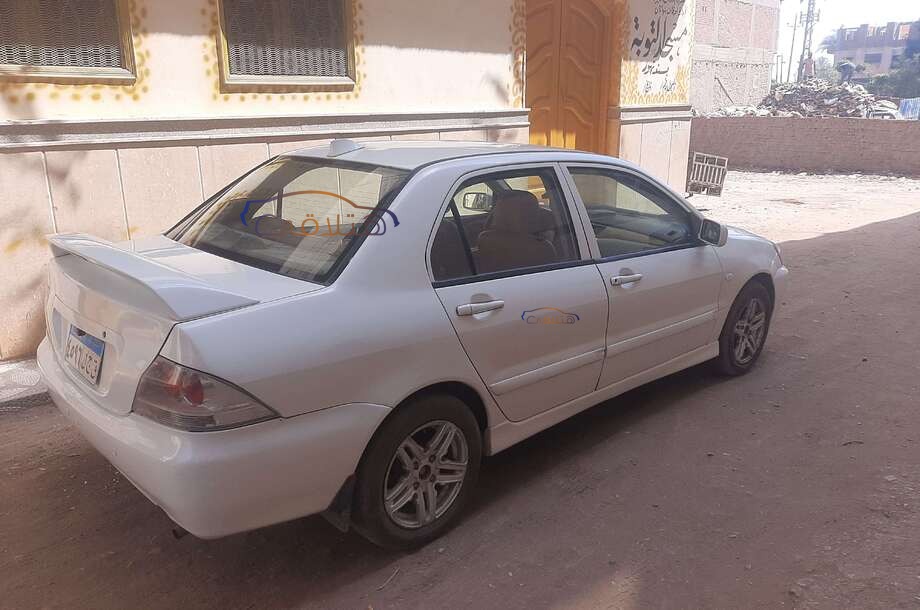 Lancer Puma Mitsubishi أبيض