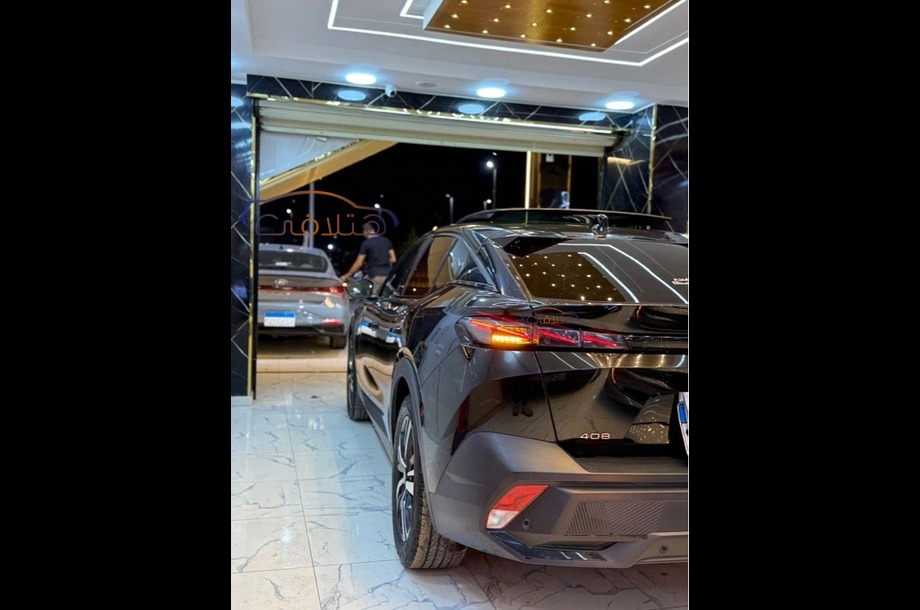 408 Peugeot أسود