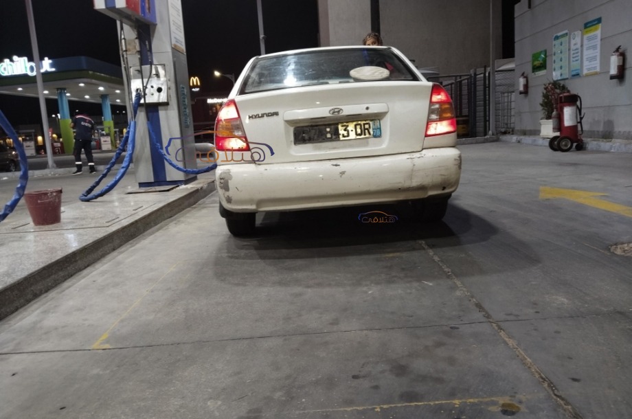 Viva Hyundai أبيض