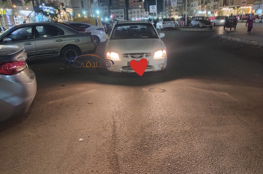 Viva Hyundai أبيض