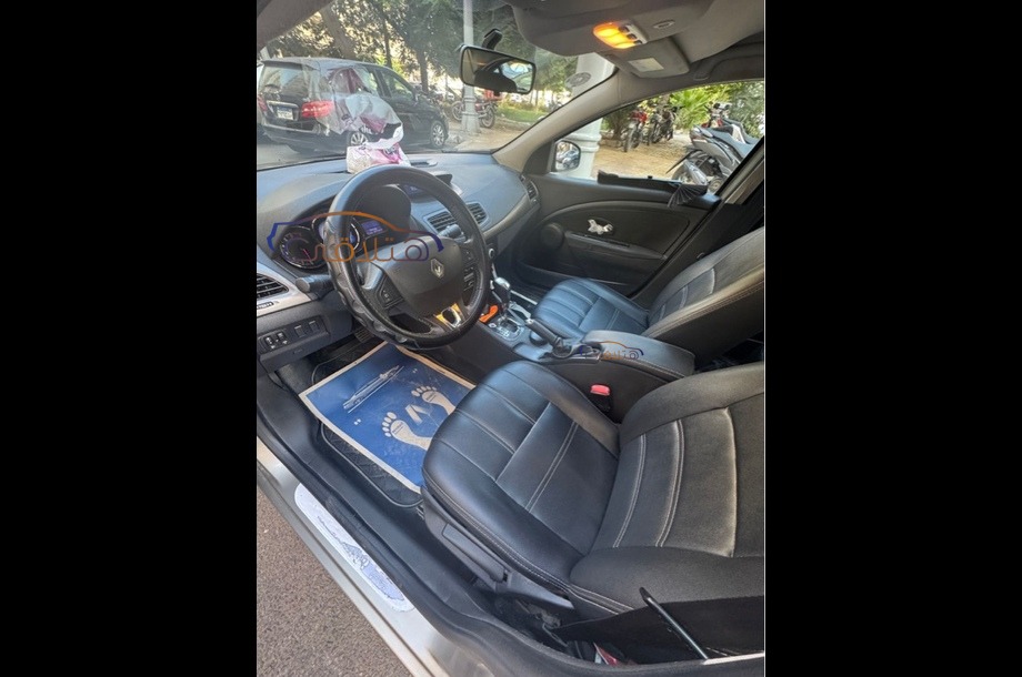 Fluence Renault ذهبي