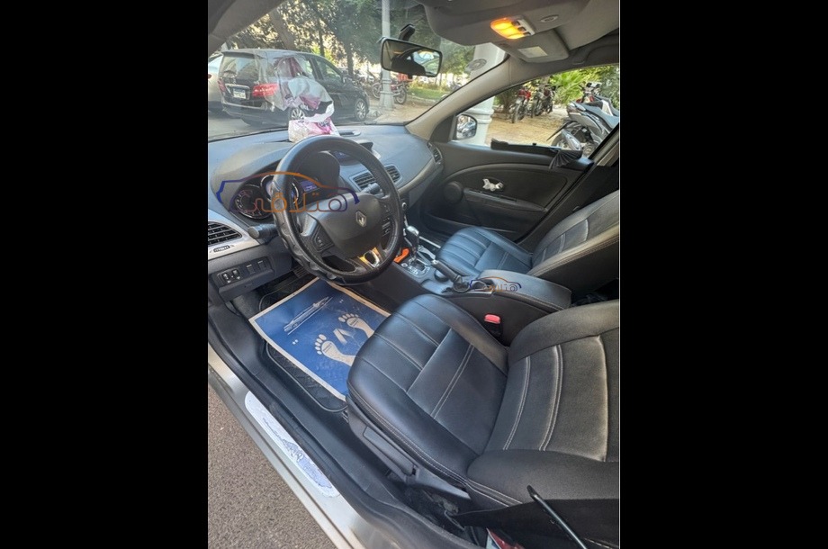 Fluence Renault ذهبي