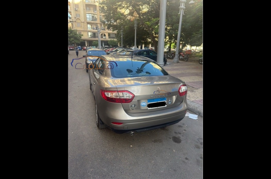 Fluence Renault ذهبي