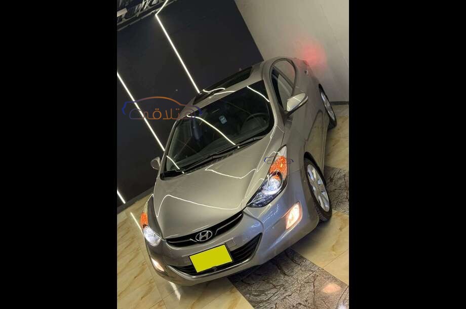 Avante Hyundai فضي