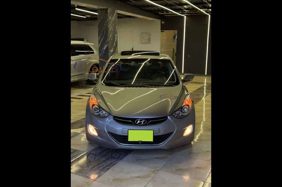 Avante Hyundai فضي