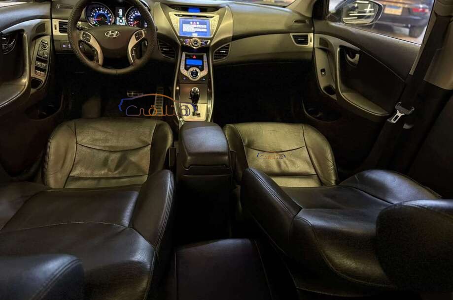 Avante Hyundai فضي