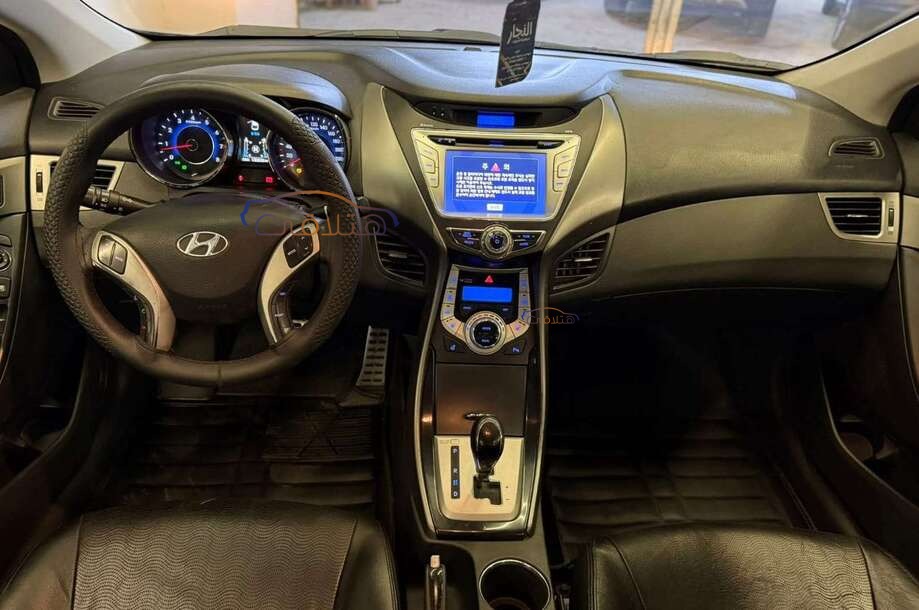 Avante Hyundai فضي