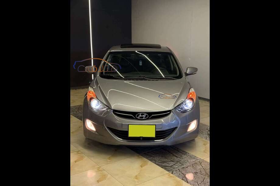 Avante Hyundai فضي