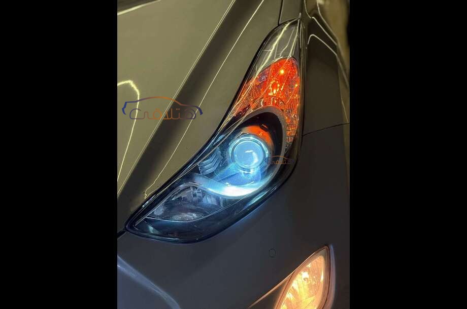 Avante Hyundai فضي