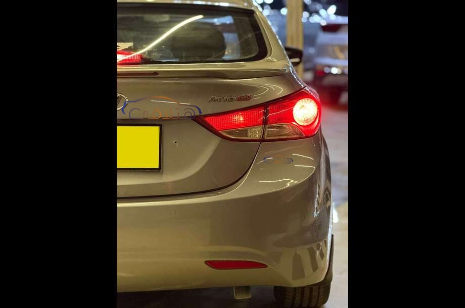 Avante Hyundai فضي