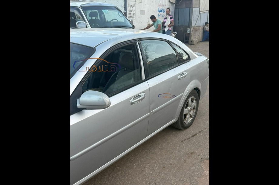 Optra Chevrolet فضي