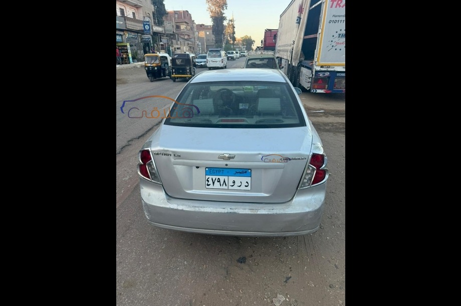 Optra Chevrolet فضي