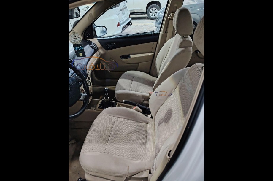 Aveo Chevrolet أبيض
