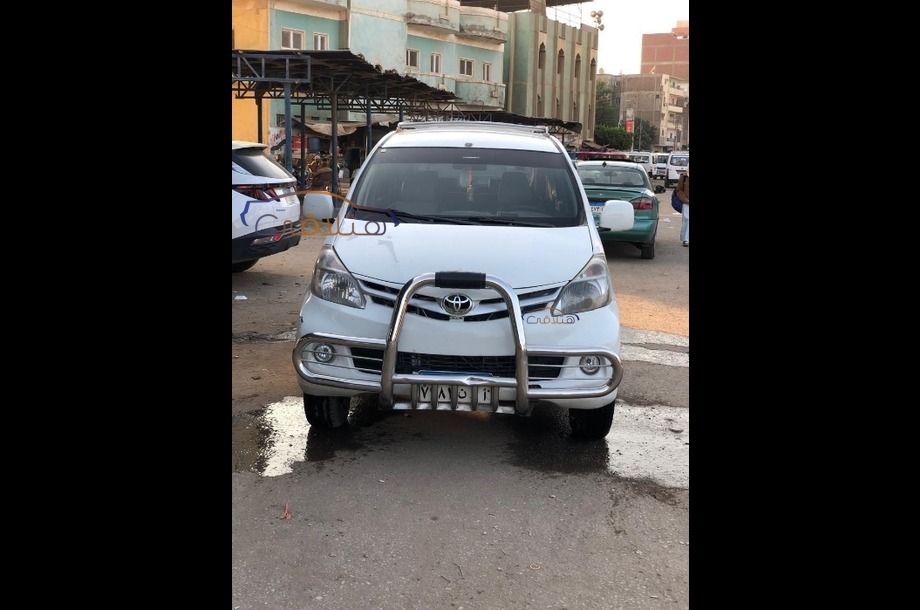 Avanza Toyota White