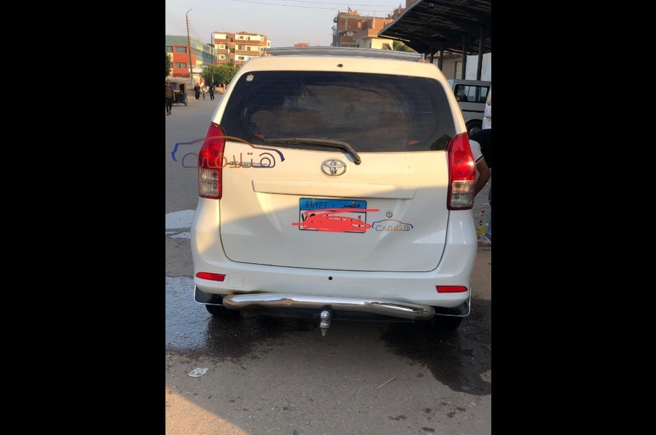 Avanza Toyota White