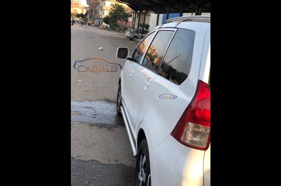 Avanza Toyota White