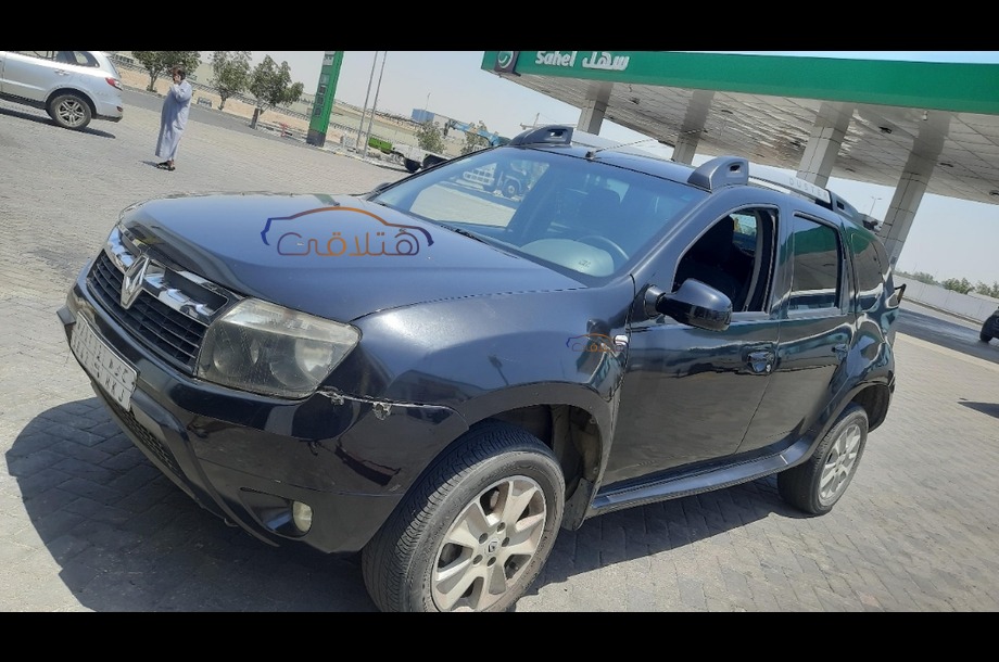 Duster Renault أسود