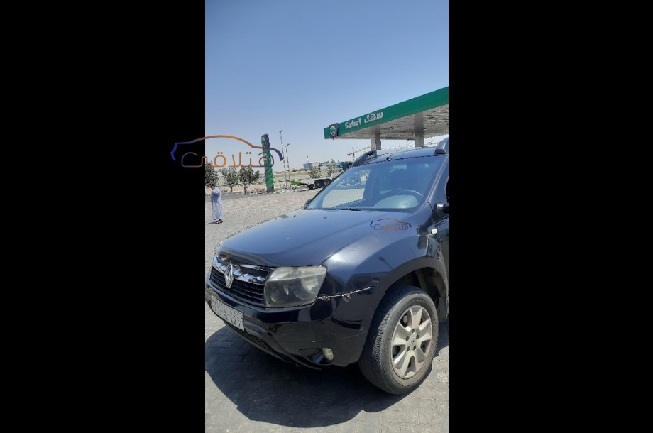 Duster Renault أسود