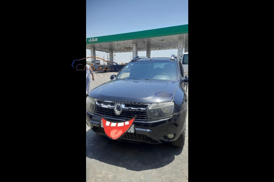 Duster Renault أسود